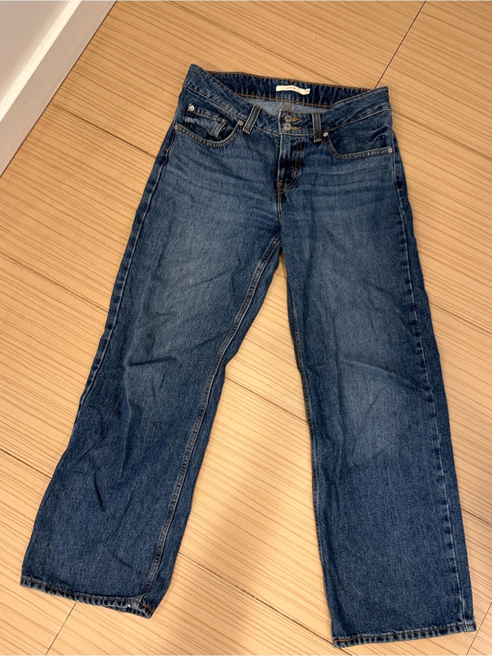 Women’s Levi’s Superlow Wide Loose Straight-Leg Jeans. Size 28
